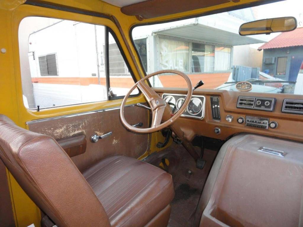 1972ChevroletSportvan_03_1000.jpg