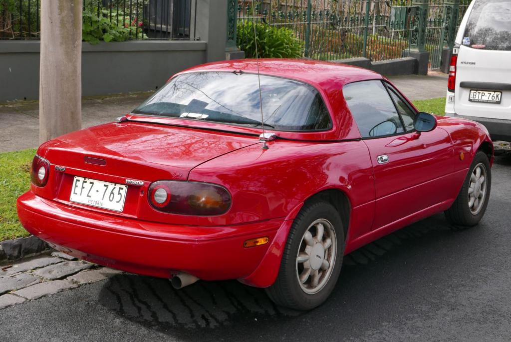 1990_Mazda_MX-5_(NA)_hardtop_(2015-07-24).jpg