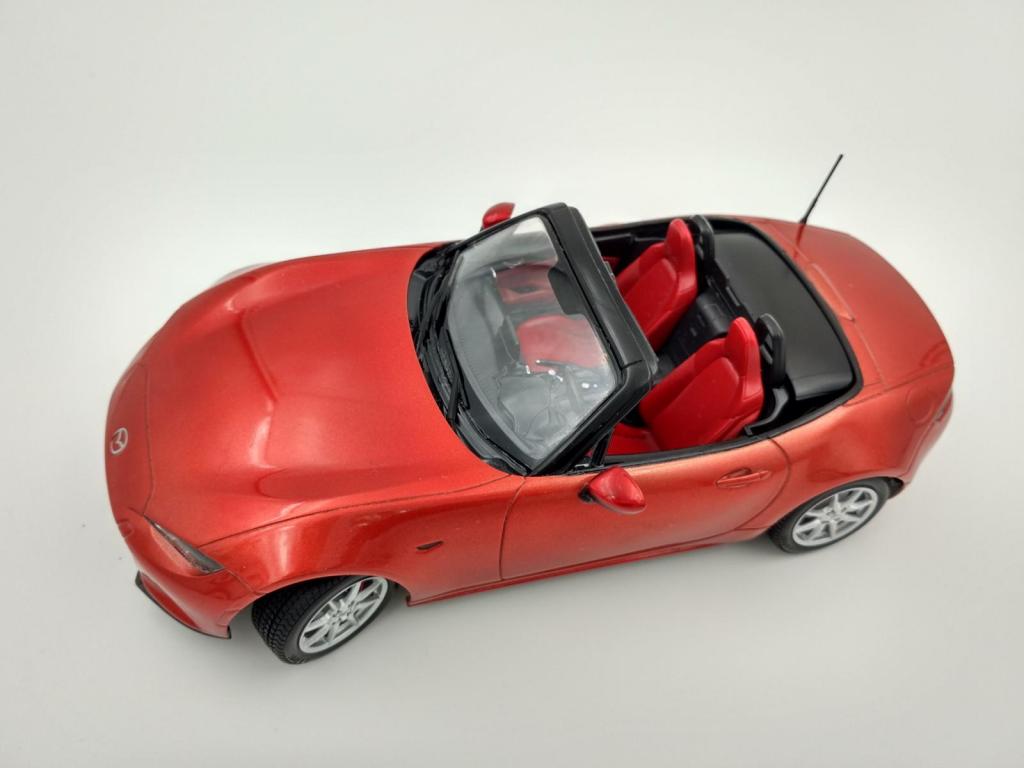 10_Mazda_MX-5_(Tamiya_24342).jpg
