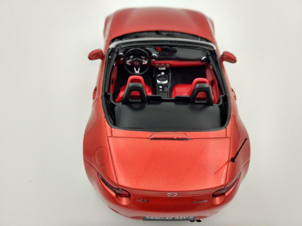 16_Mazda_MX-5_(Tamiya_24342).jpg
