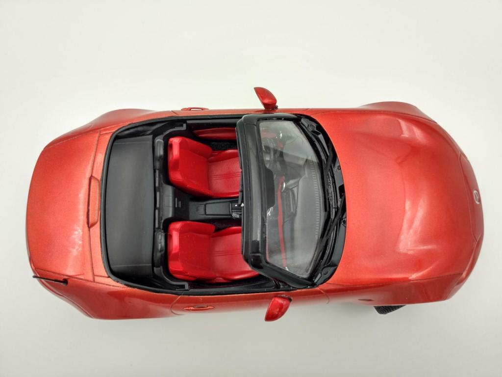19_Mazda_MX-5_(Tamiya_24342).jpg