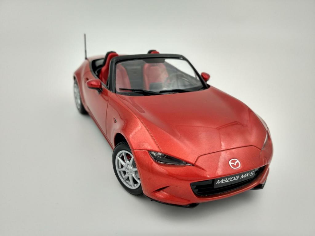 5_Mazda_MX-5_(Tamiya_24342).jpg