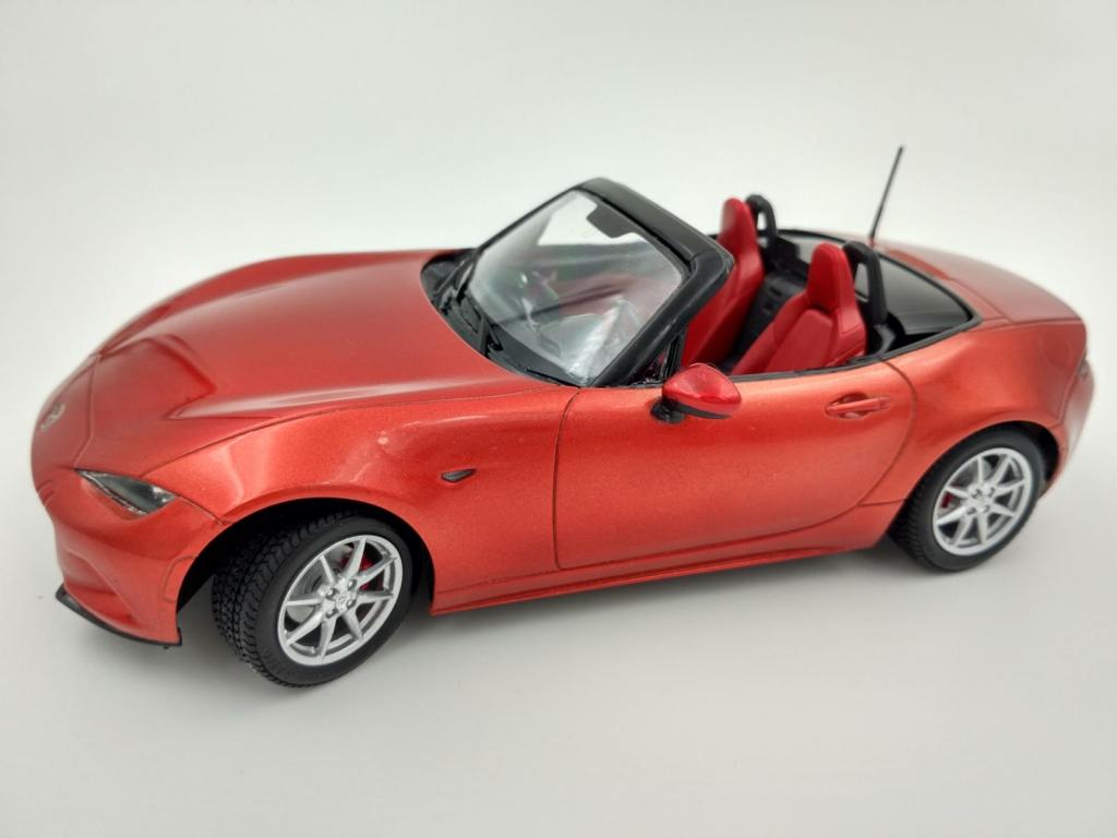 9_Mazda_MX-5_(Tamiya_24342).jpg