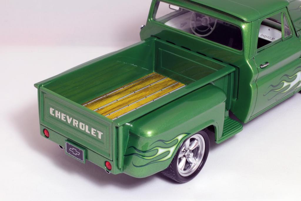 Custom Chevy Stepside 1965 (Revell). 