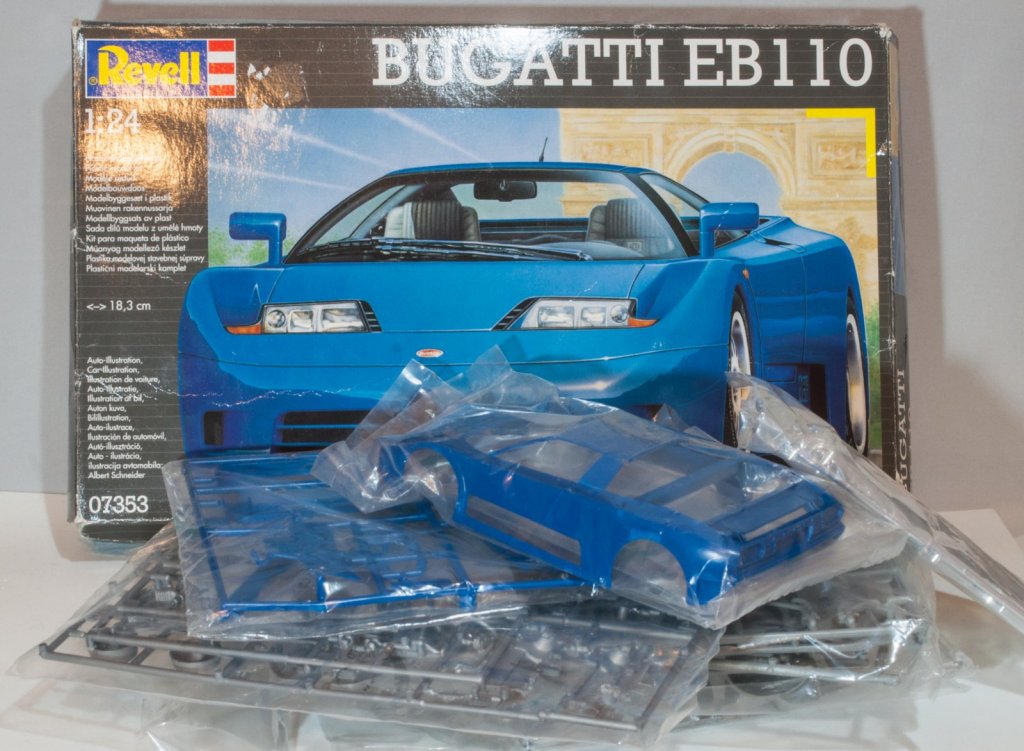 001_Bugatti_EB110.jpg