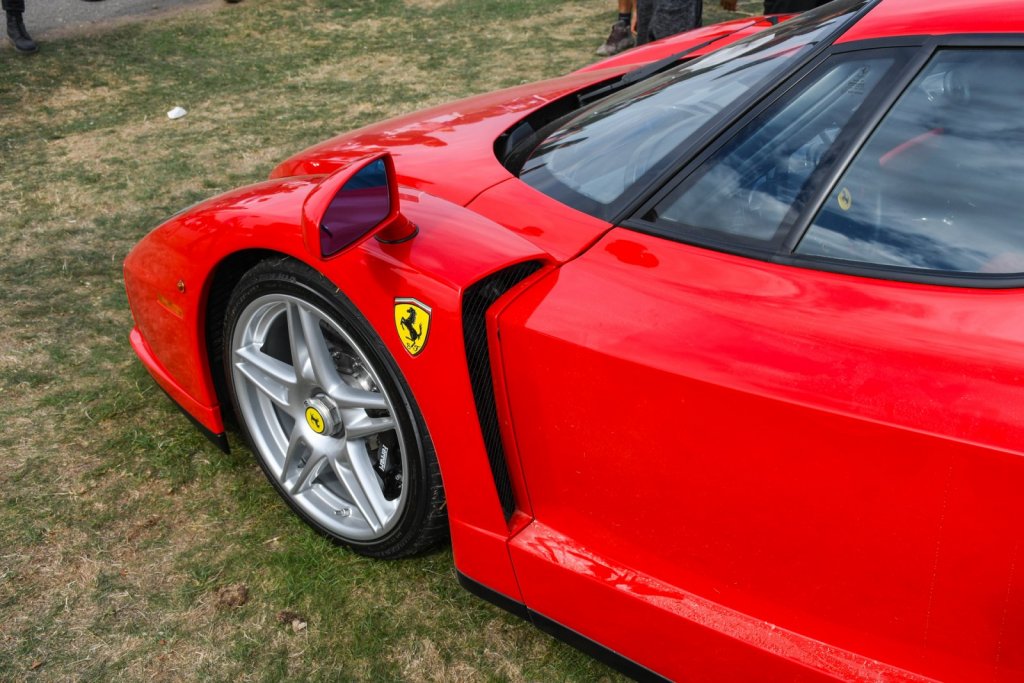 16_Ferrari_Enzo.jpg