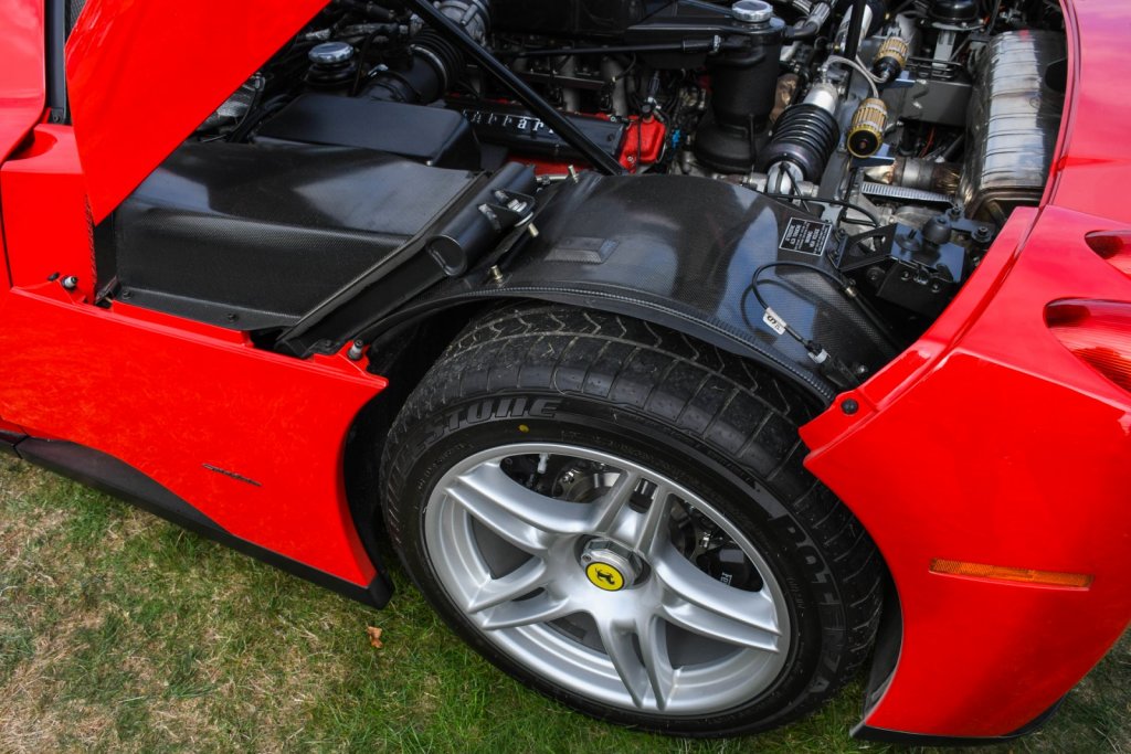 17_Ferrari_Enzo.jpg