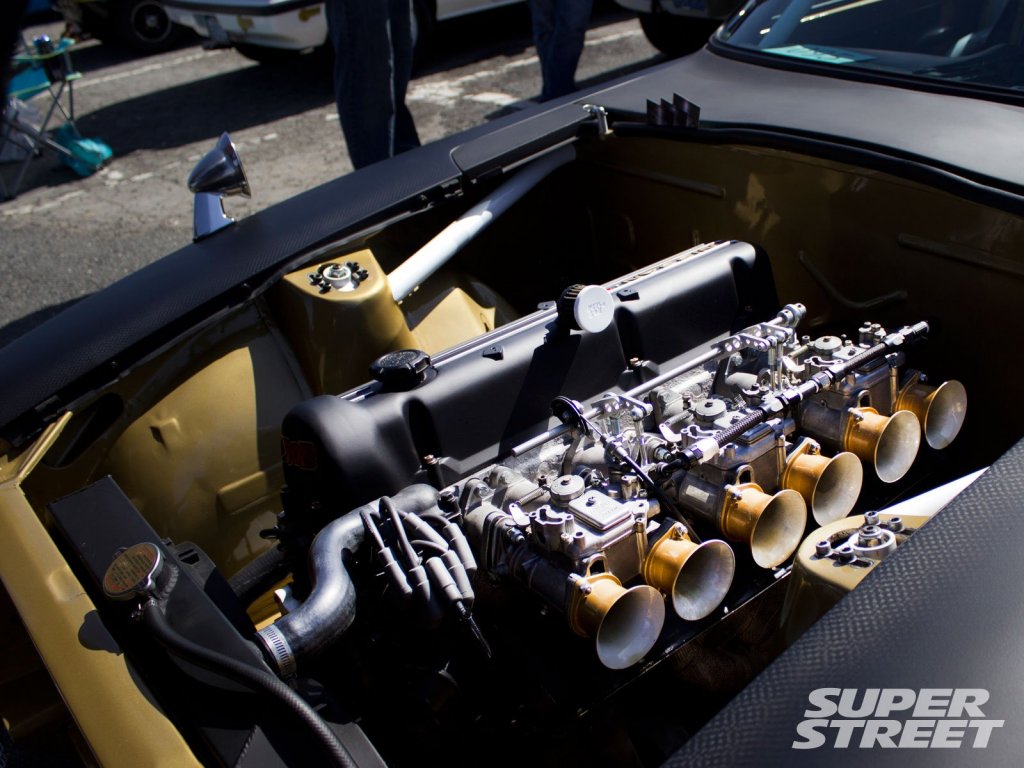 sstp-1304-12+shokuji-jtin-car-show+Datsun-ITBs.jpg