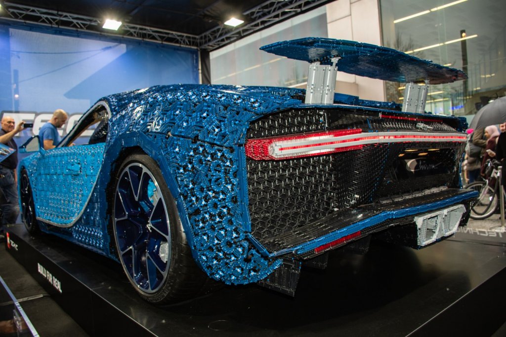04_Bugatti_Chiron_Lego.jpg