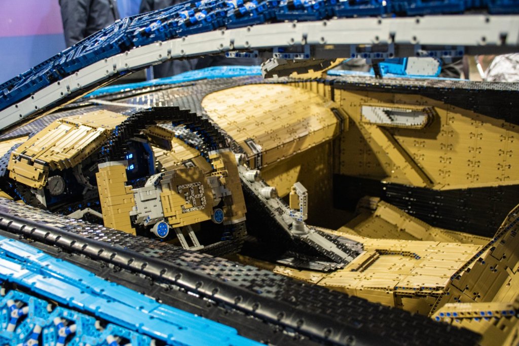 07_Bugatti_Chiron_Lego.jpg