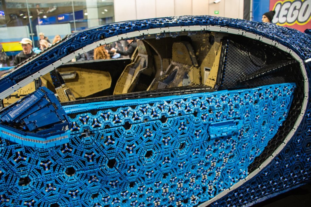 09_Bugatti_Chiron_Lego.jpg