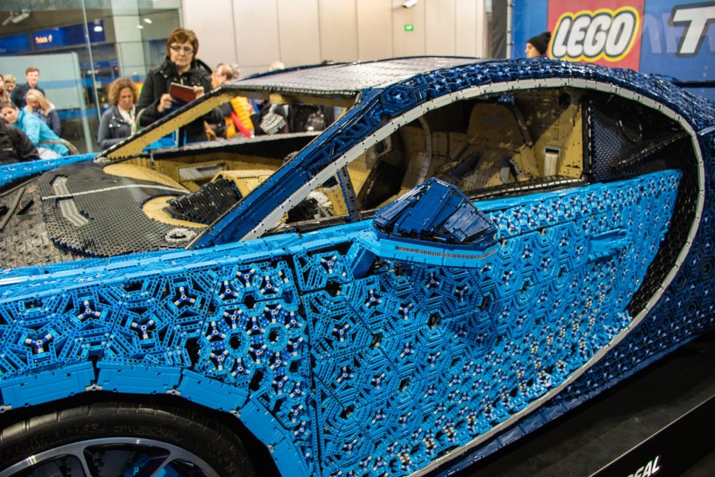 10_Bugatti_Chiron_Lego.jpg