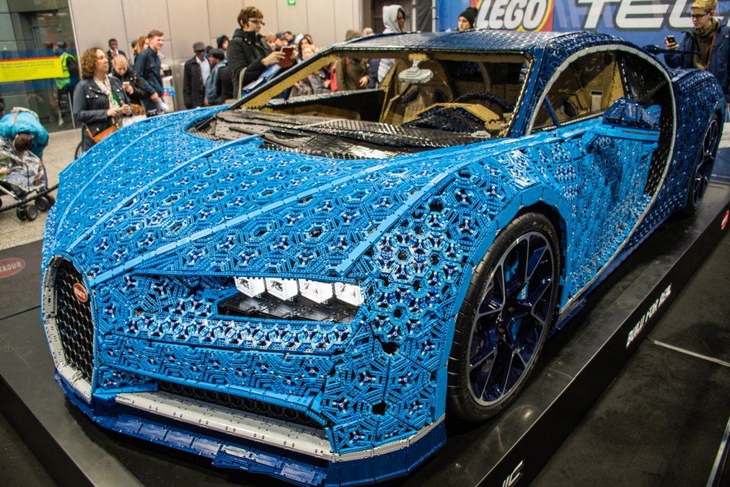 11_Bugatti_Chiron_Lego.jpg
