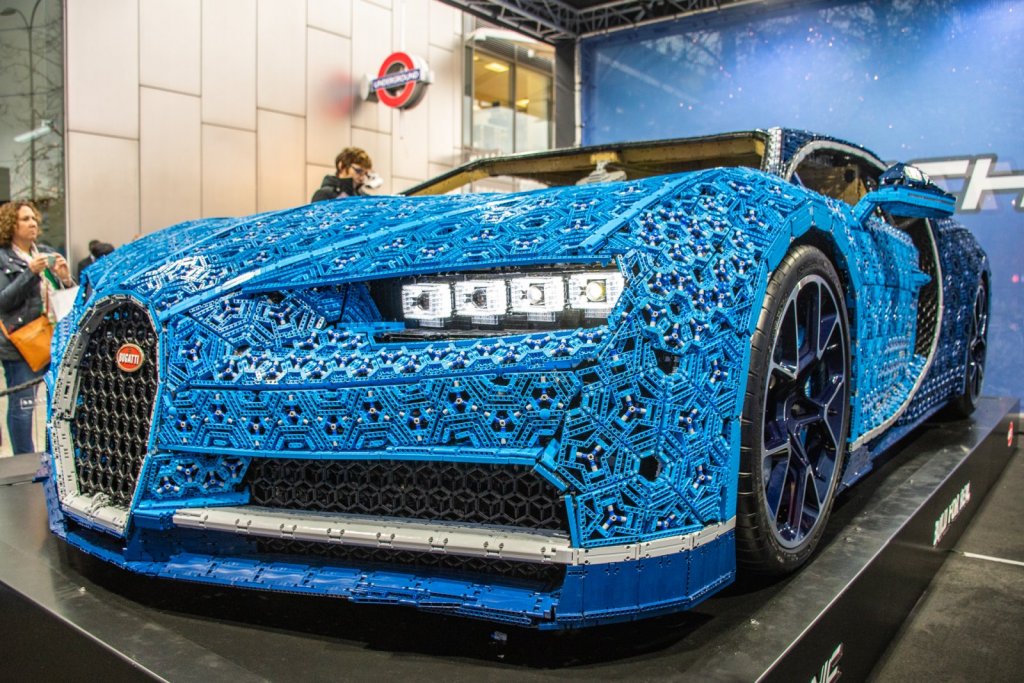 12_Bugatti_Chiron_Lego.jpg