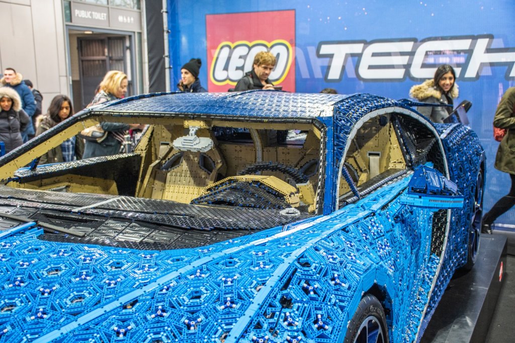 14_Bugatti_Chiron_Lego.jpg