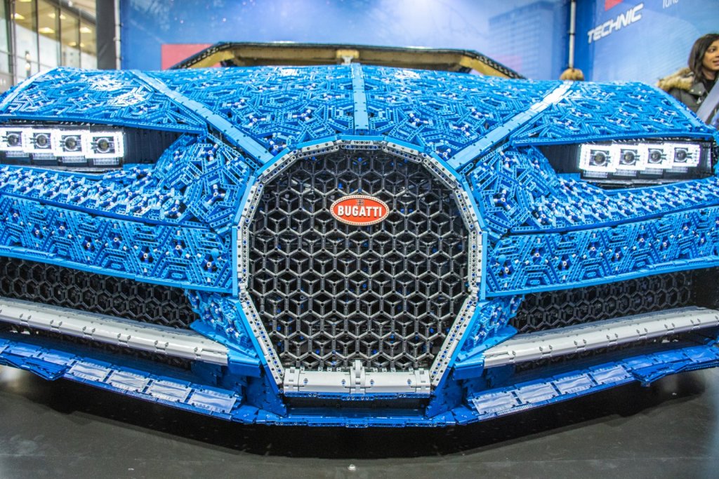 17_Bugatti_Chiron_Lego.jpg