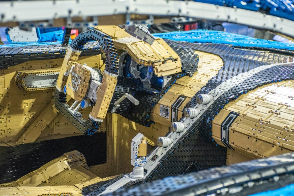 20_Bugatti_Chiron_Lego.jpg