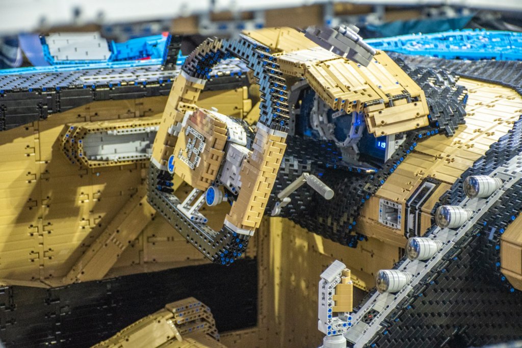 21_Bugatti_Chiron_Lego.jpg