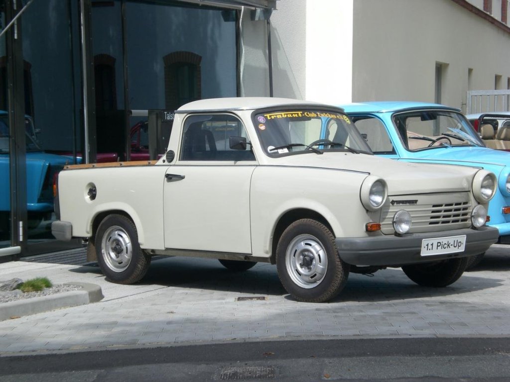 trabant_1dot1_group-pickup_001.jpg