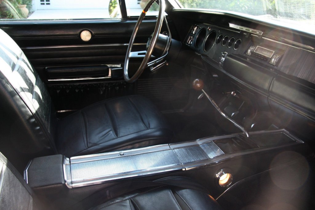 1968-dodge-charger-rt-triple-black-440-engine-hurst-4-speed-transmission-13.JPG