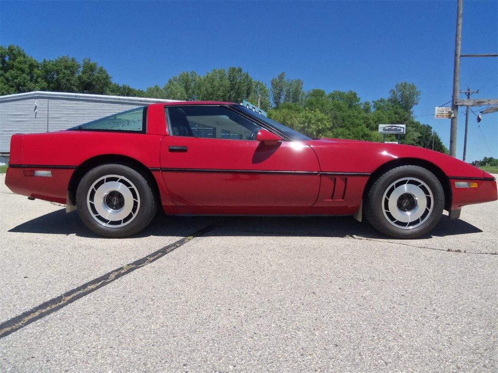 20853541-1984-chevrolet-corvette-std.jpg