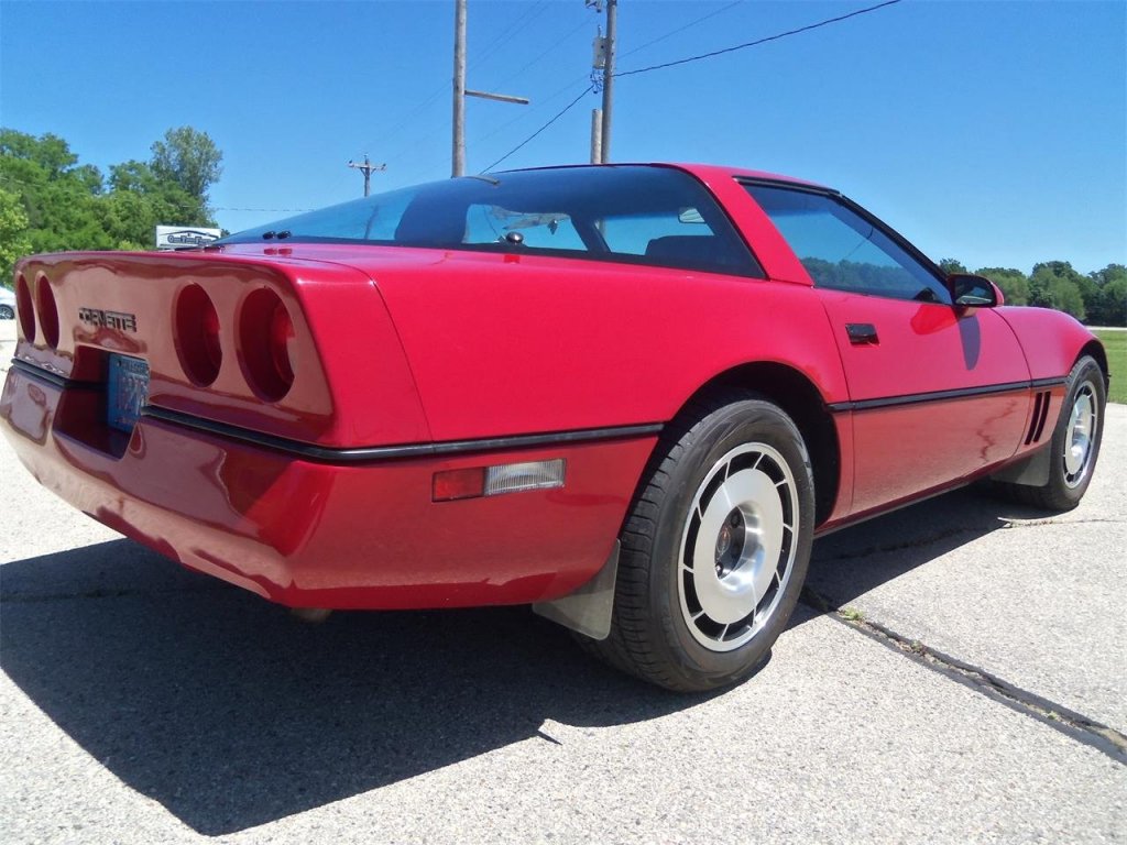 20853542-1984-chevrolet-corvette-std.jpg