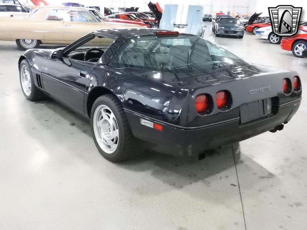 23627246-1990-chevrolet-corvette-std.jpg