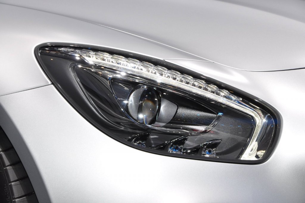 Mercedes_GT_AMG_GT-Headlamp_profile-PA14-3-(A2Mac1).jpg
