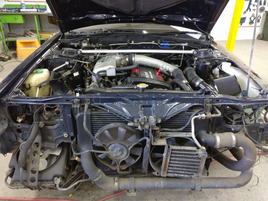 Nissan Skyline R31 GTS-R intercooler front and airconditioning system engine.jpg