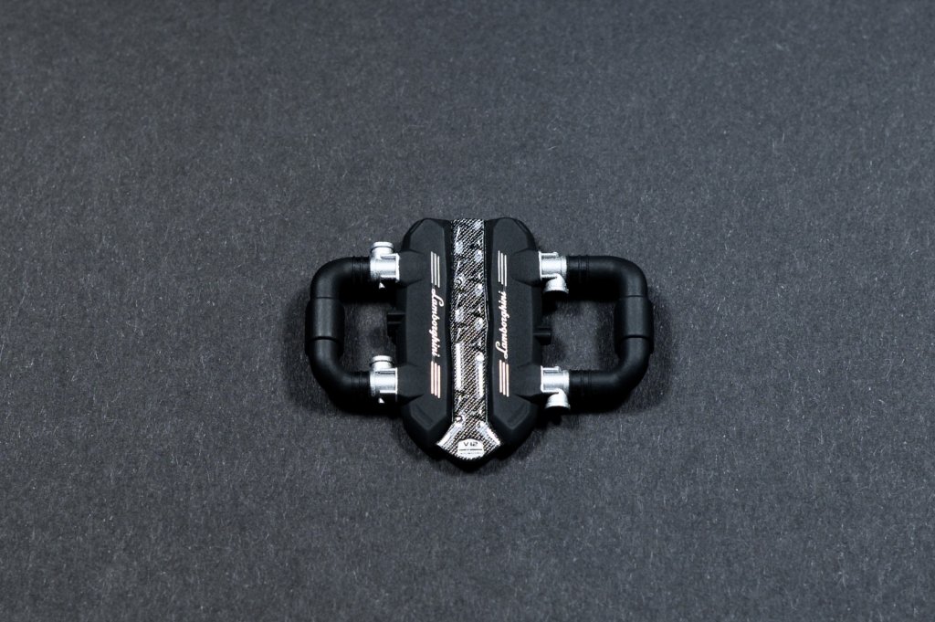 020_Lamborghini Aventador LP700-4 Roadster.jpg