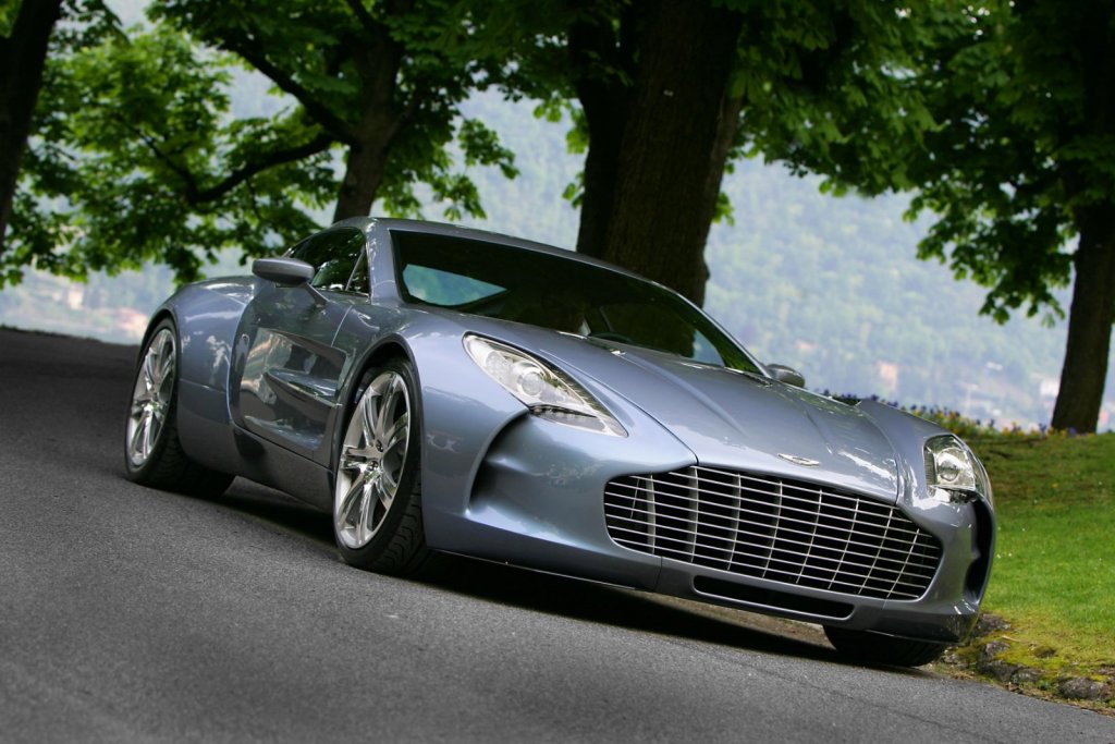aston-martin-one-77-04.jpg