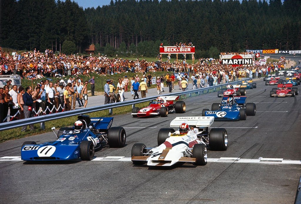 Lastflag_1971_austrian_grand_prix_start-d5fmxrh.jpg