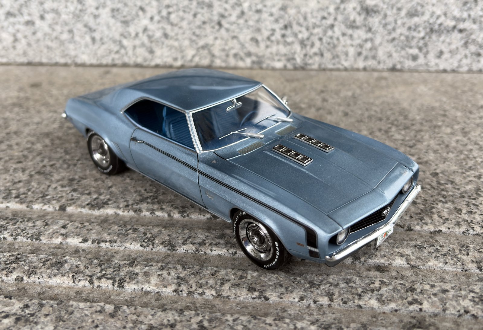 1/25 Revell 1969 Chevrolet Camaro SS 396